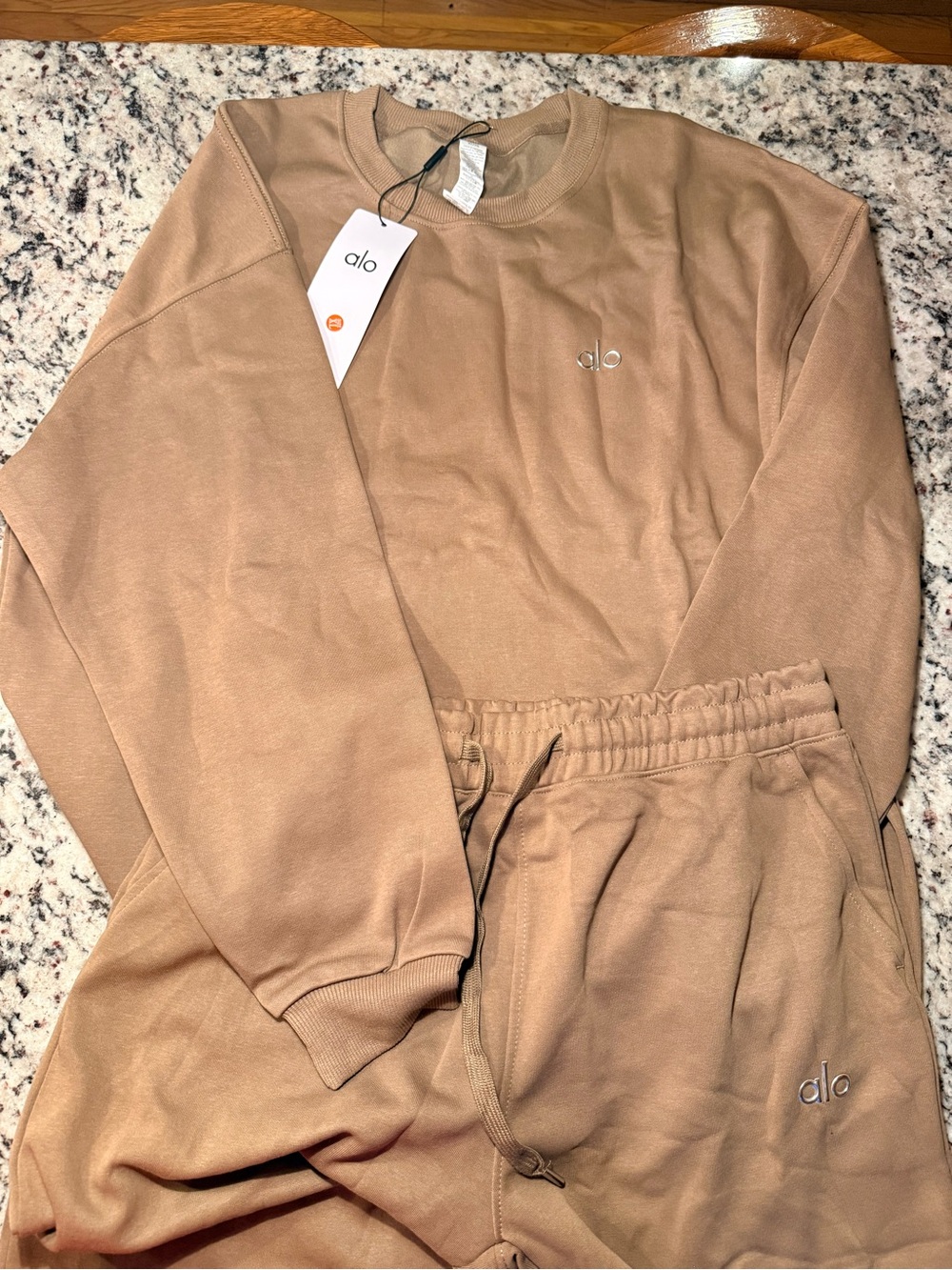 ALO Yoga Men’s Tan/Camel Jogger Pants